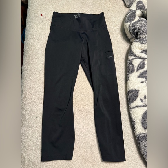 Nike Pants - Nike Dri-FIT black Performance Capri’s